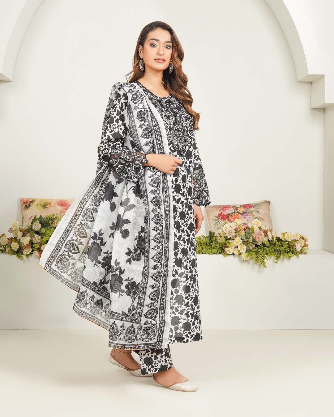 Monochrome Elegance 3 Pcs Printed Suit