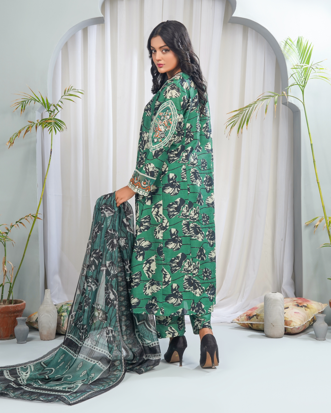 Emerald green tone  3-piece stitched suit