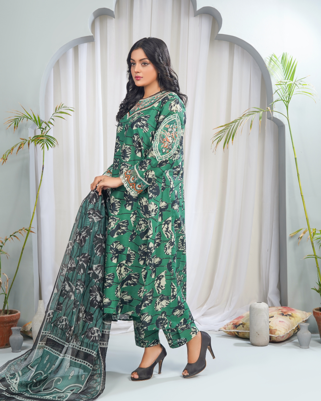 Emerald green tone  3-piece stitched suit